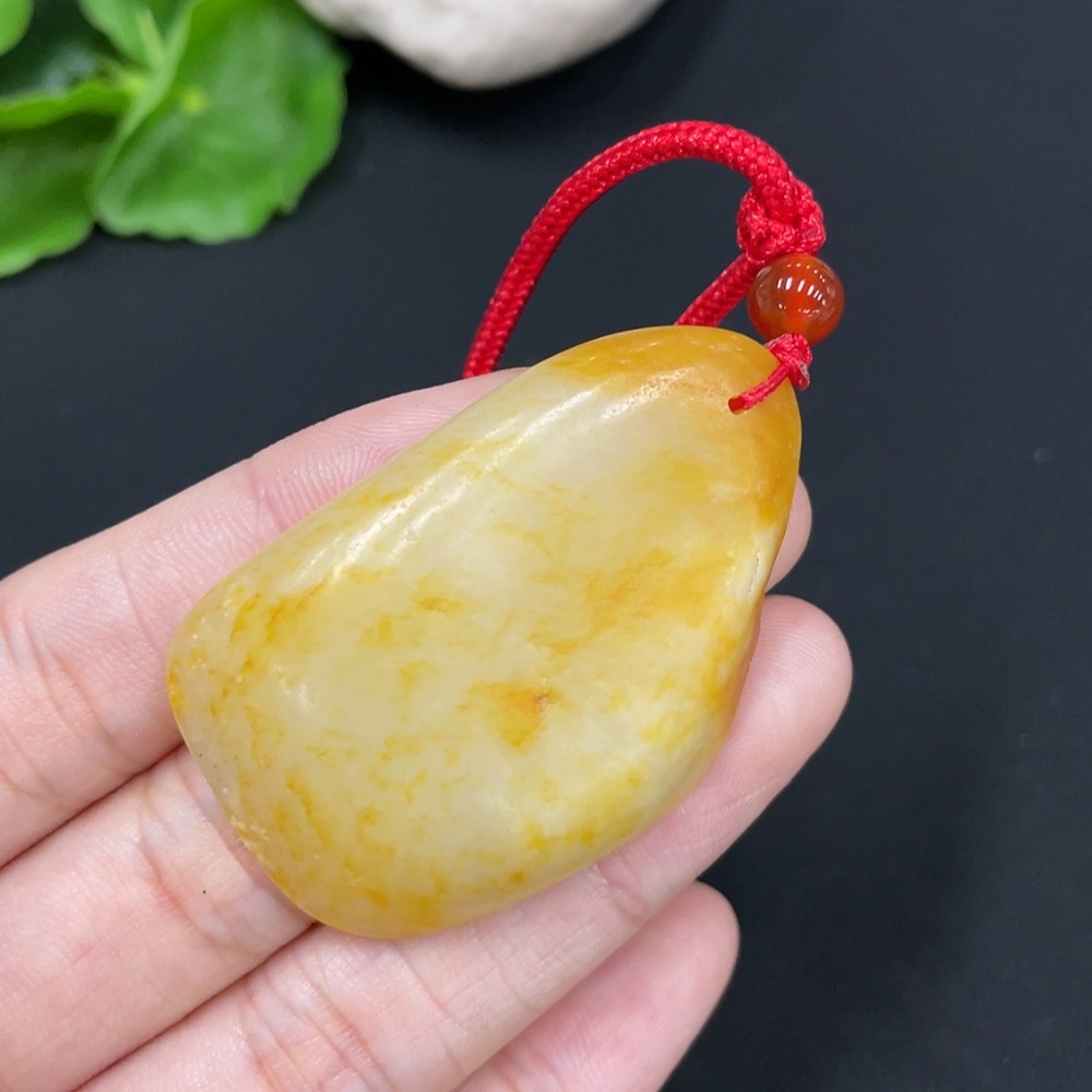 H29412562 Hetian Jade Pendant  Undetermined Skin Color Origin  Contains Other Mineral Components  Total Weight (Including Rope) Approximately 19.7g