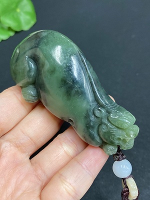H28311942 Hetian Jade Handheld Carving Pi Xiu Total Weight (with rope) 100.5g