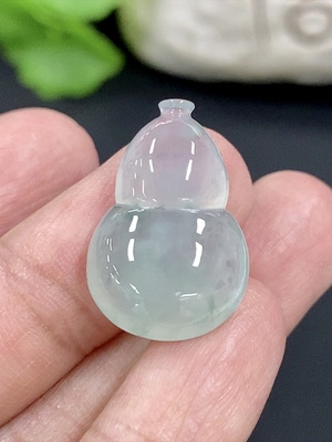 F41926743 翡翠葫芦挂件 货品总重约3.57g