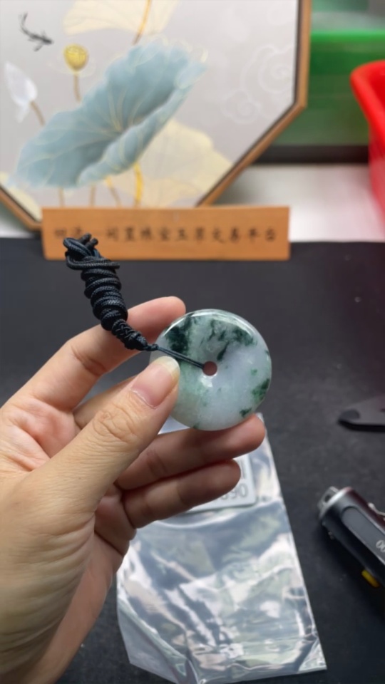 F34995890 Jadeite Peace Knot Pendant, Total Weight Approximately 25g