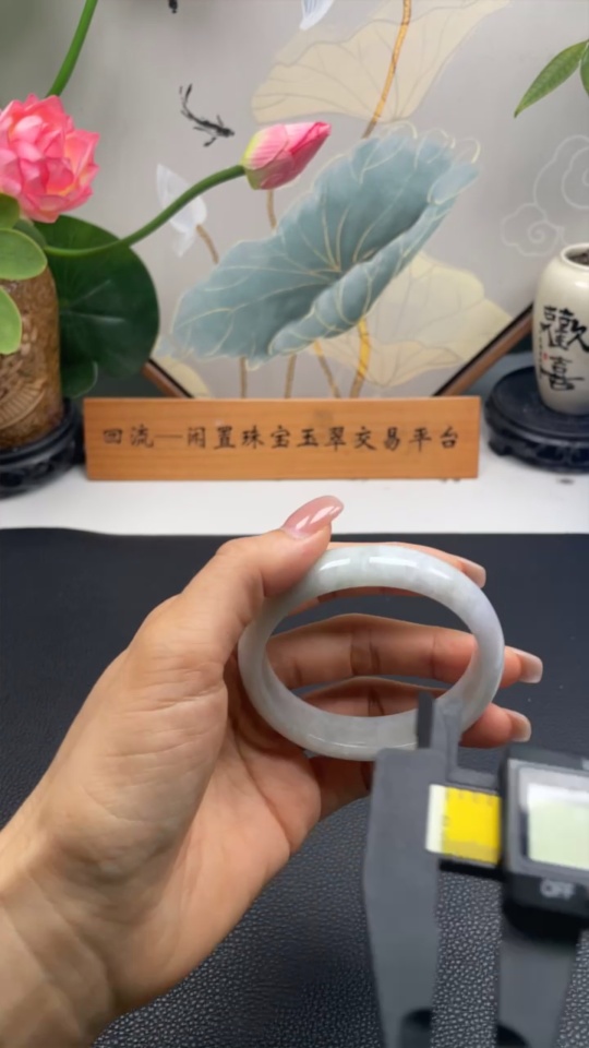 F33912252 Jadeite Imperial Concave Bangle 56.1/49.4 Size Total Weight Approx. 54.15g