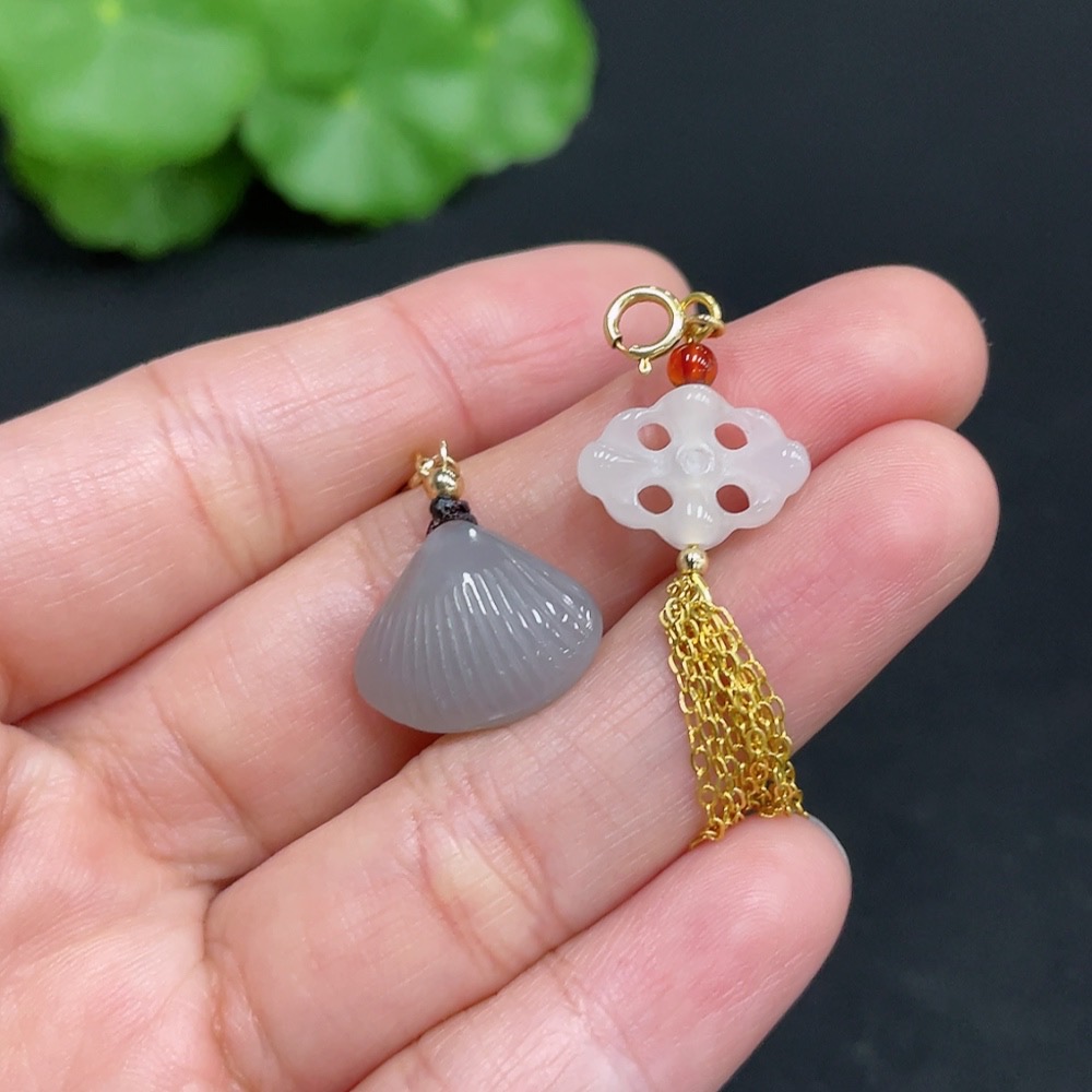 H34072673 Hetian Jade Pendant Antique Style + Scallop Non-Gold Total Weight Approx. 3g