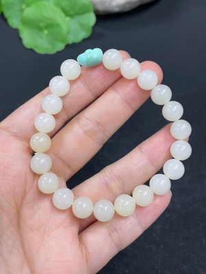 H42954462 和田玉手串    卡7.8mm左右  无印记，测金含量75%   货品总重约17.2g   配珠非和田玉