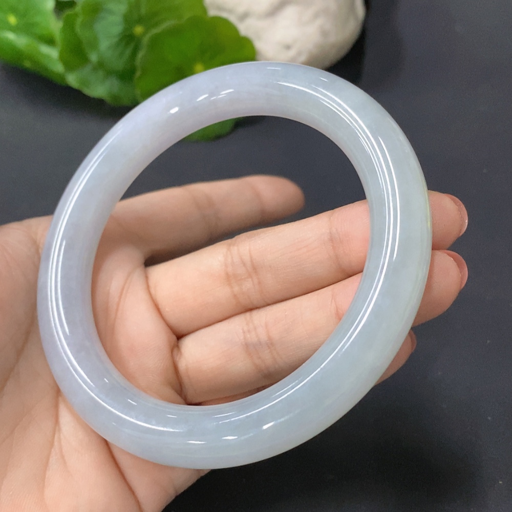 F17831601 JadeiteRound Bangle 59.3 Circumference Total Weight 65.497g