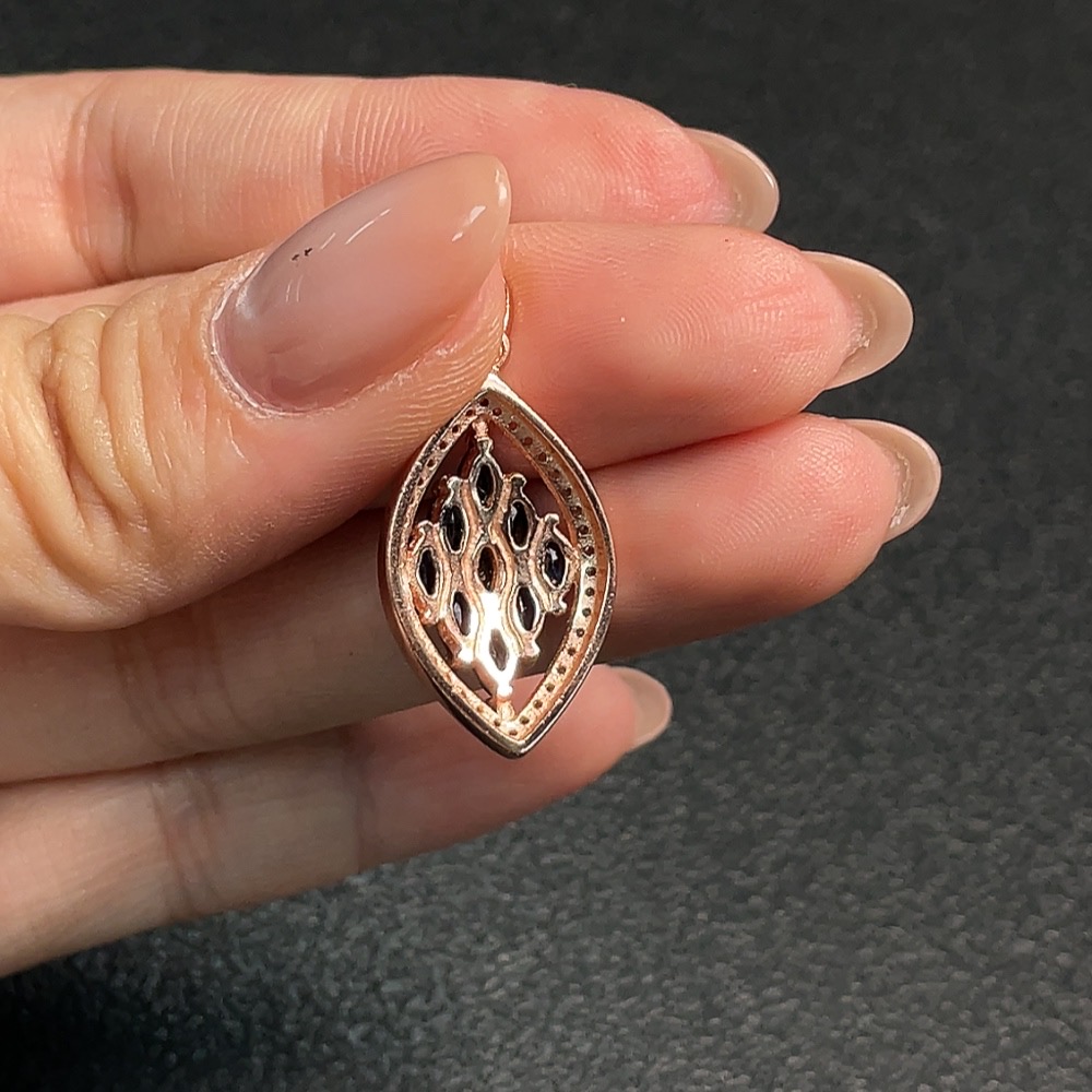 C32782841 Sapphire Pendant Non-Gold Total Weight Approx. 3.25g