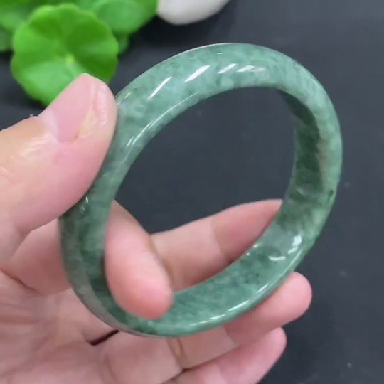F23599515 Jadeite Round Bracelet Size 56.4 Total Weight 47.663g
