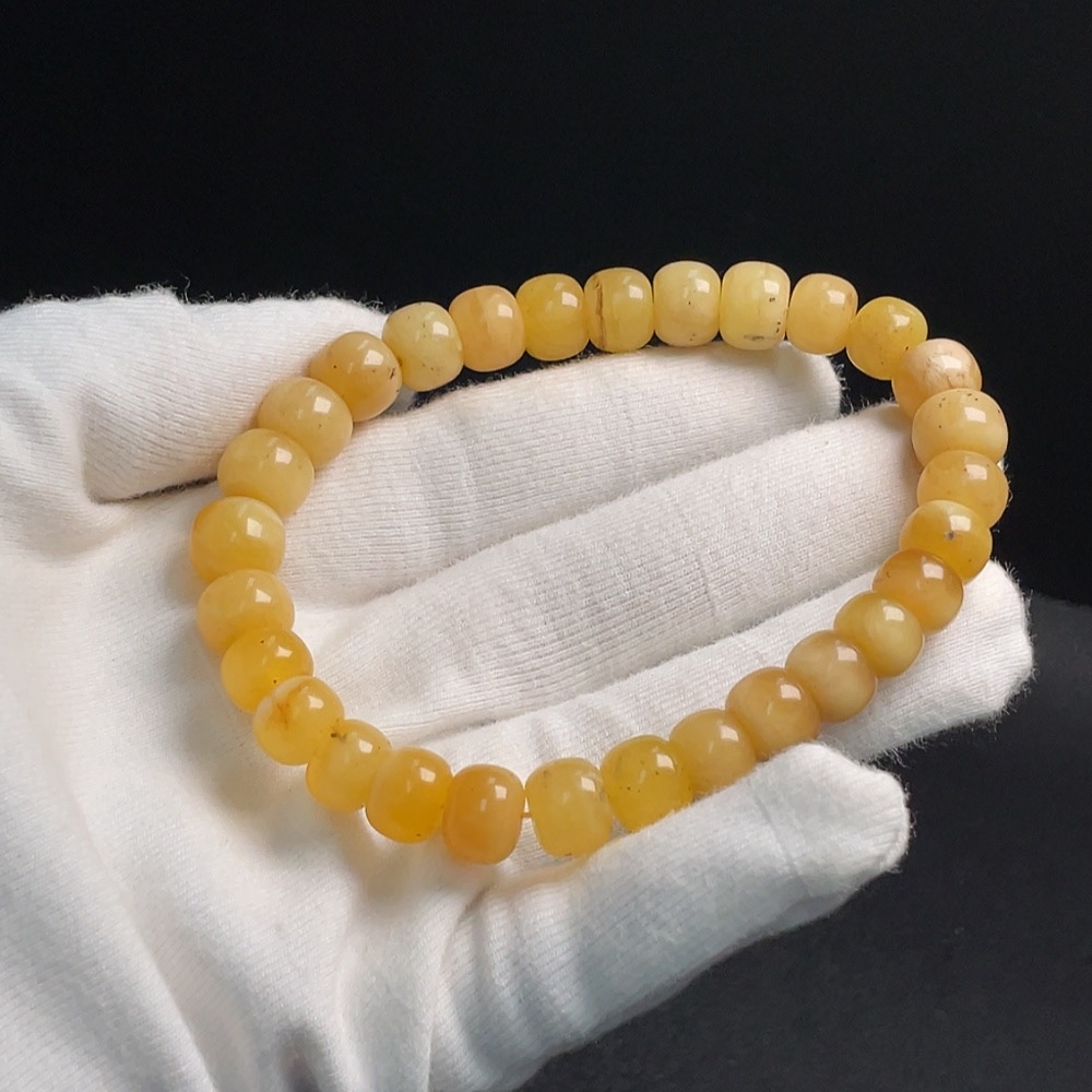 C28276304 Amber Honey Beeswax Bracelet, approx. 8.9mm, total weight approx. 12.31g