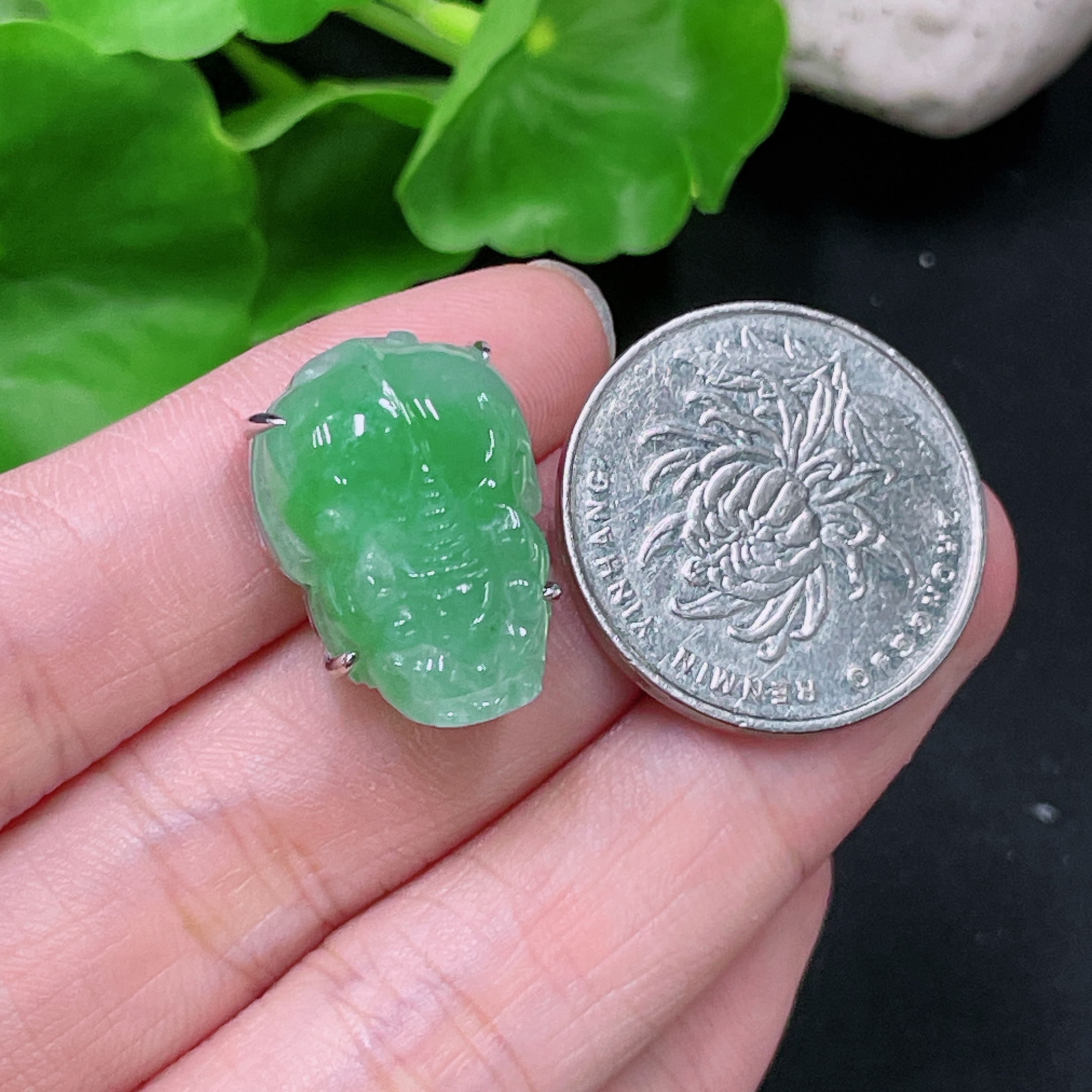 F33944077 Jadeite Pendant with 18K Gold Setting, Total Weight Approx. 5.7g