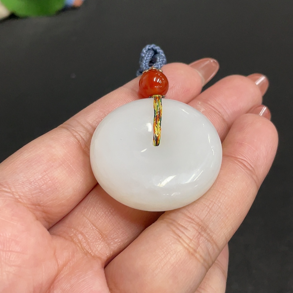 H34054660 Hetian Jade Pendant   Peace Buckle