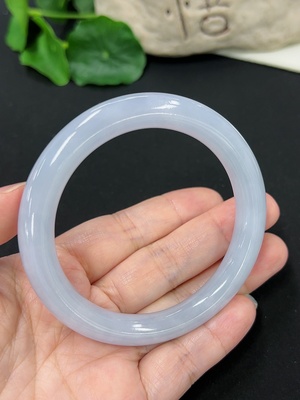 F46546258 翡翠圆条手镯 货品总重约51.43g 57.3圈口