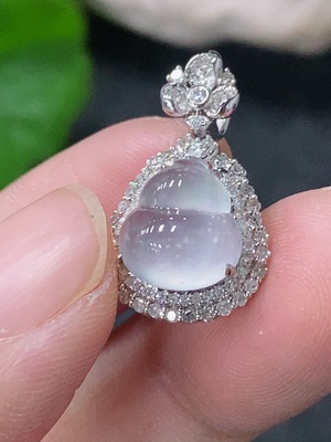 F32800255 Jadeite Inlaid Calabash Pendant with 18K Gold and Diamond Accents, Total Weight Approx. 2.358g