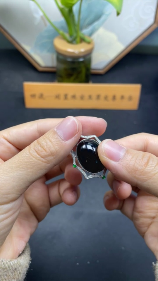 F35088181 Jadeite Bezel-set Cabochon Pendant in 18k Gold with Diamond Accents, Total Weight Approx. 5.425g