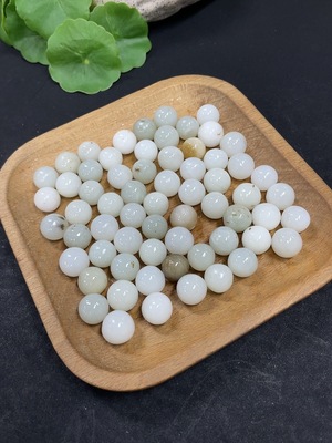 H46513079 和田玉珠子  一手走    货品总重约153.2g   含其他矿物成份