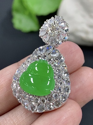 F41927492 翡翠葫芦镶嵌吊坠  18k金镶 配镶钻石 货品总重约17g