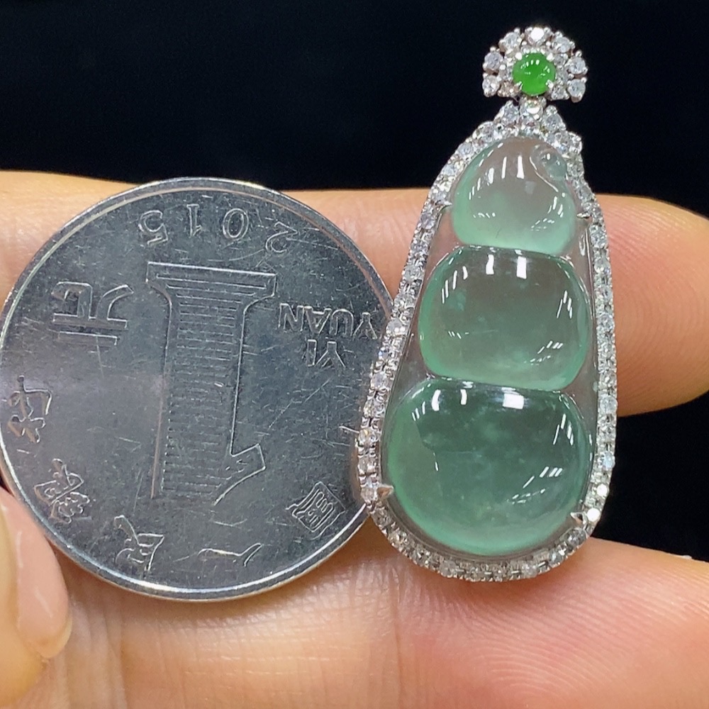 F35114194 Jadeite Lucky Bean Pendant Set in 18k Gold with Diamond Accents, Total Weight Approximately 3.55g