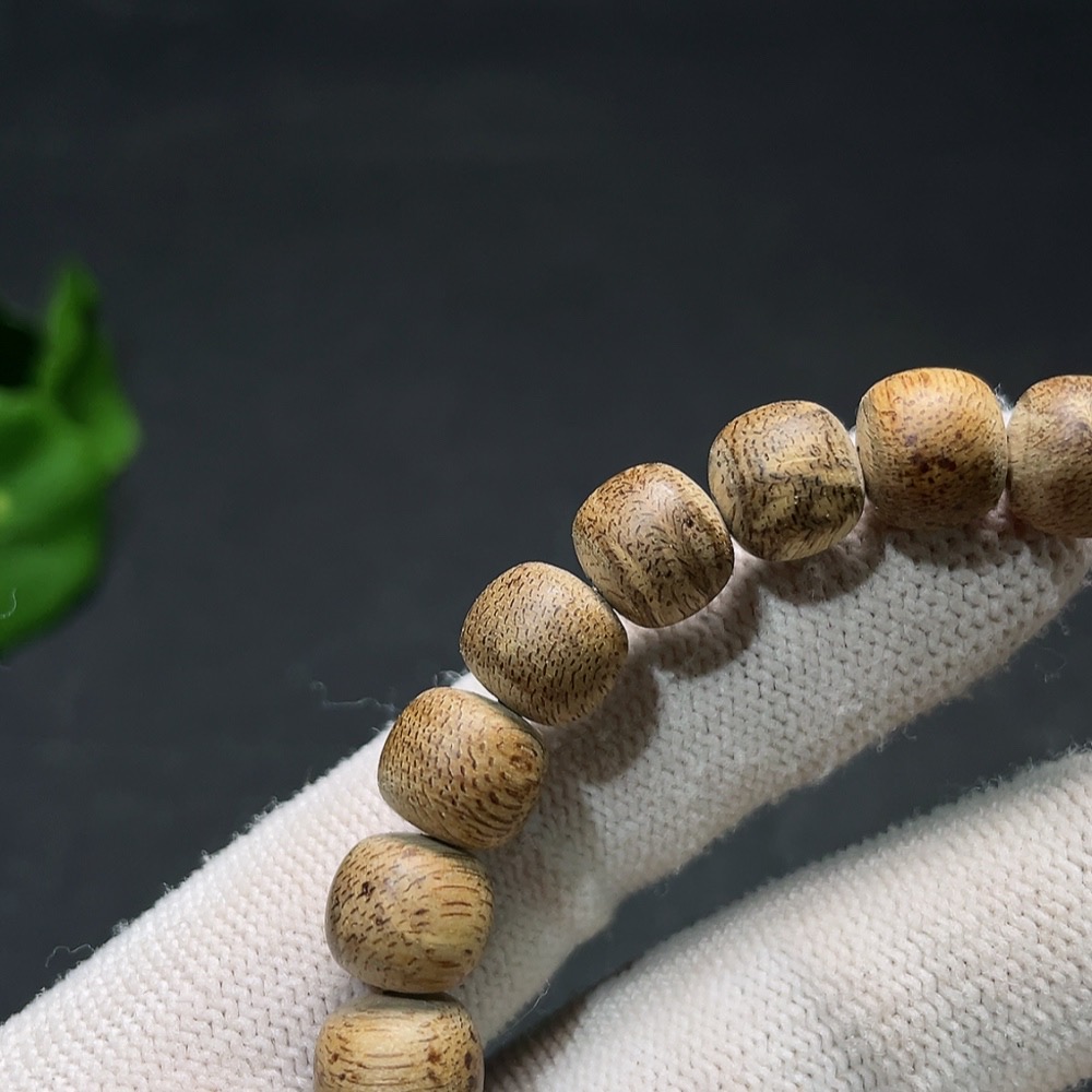 W35097856 Agarwood Bracelet (total weight approx. 6g, bead size around 9.5mm)
