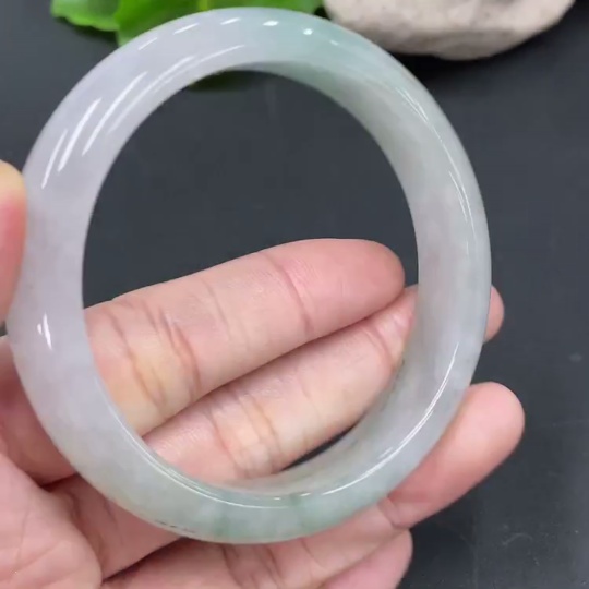 F21353359 Jadeite Round Bracelet Size 53.7 Total Weight 46.421g