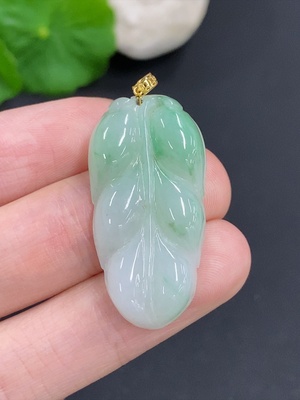 F46602906 翡翠叶子挂件 扣头18K金 货品总重约5.5克（含其他矿物成分）
