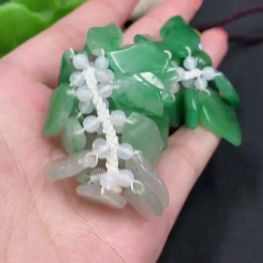 H35085563 African Emerald (Dulong Jade) Handheld Ornament