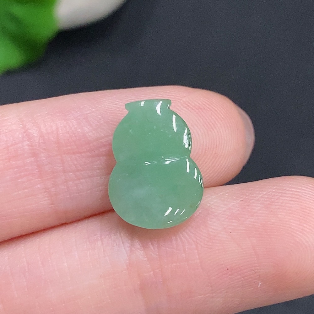 F34077478 Jadeite gourd inlay piece, total weight about 1.3g
