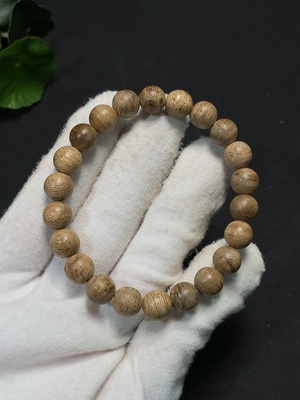 W43095864 沉香手串 货品总重约4.7g 卡8.8mm左右