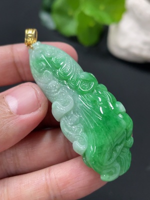 F32821188 Jadeite Cabbage Pendant with 18K Gold Clasp, Total Weight Approx. 21.7g