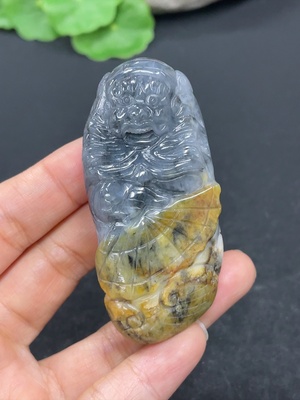 H42987546 和田玉挂件   钟馗     货品总重约59.6g    皮色成因未定 含其他矿物成份