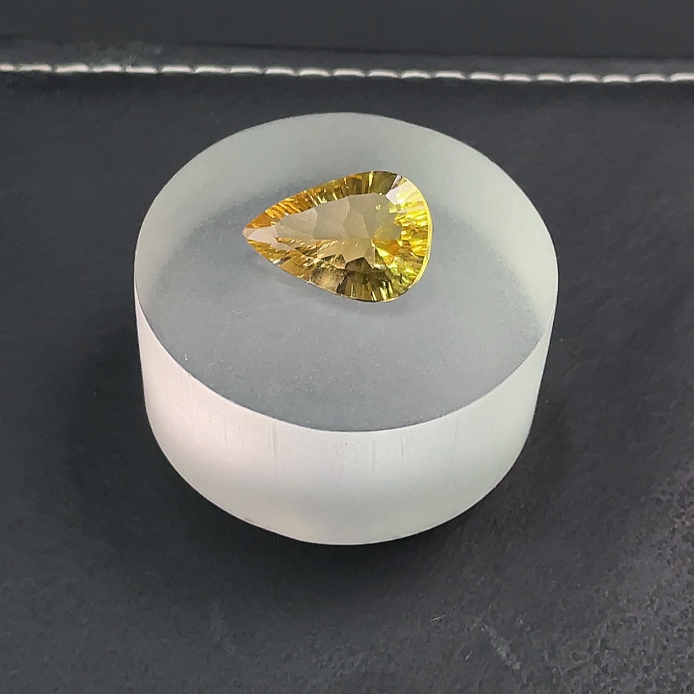 C22498444 Crystal Loose Stone Total Weight Approximately 7.955 Carats