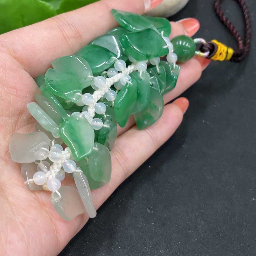 H35085563 African Emerald (Dulong Jade) Handheld Ornament