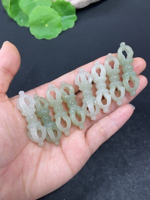 H46513108 和田玉挂件   金刚杵   货品总重约37g