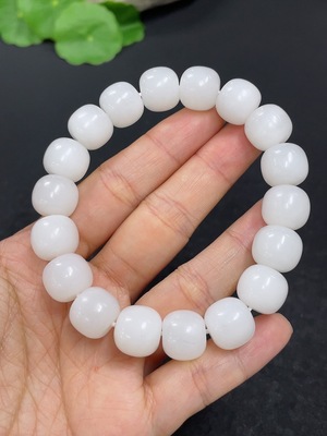 H42961045 和田玉手串 卡12mm左右  货品总重约52g