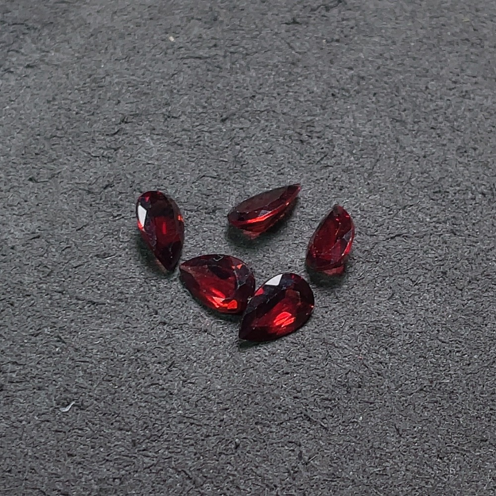C33855621 Garnet Loose Stone Total Weight Approx.4.695ct Sell as a Lot