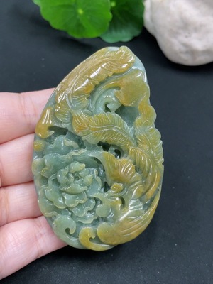F30548039 Jadeite Phoenix and Peony Pendant with a total weight of approximately 96.2 grams (Color origin undetermined)
