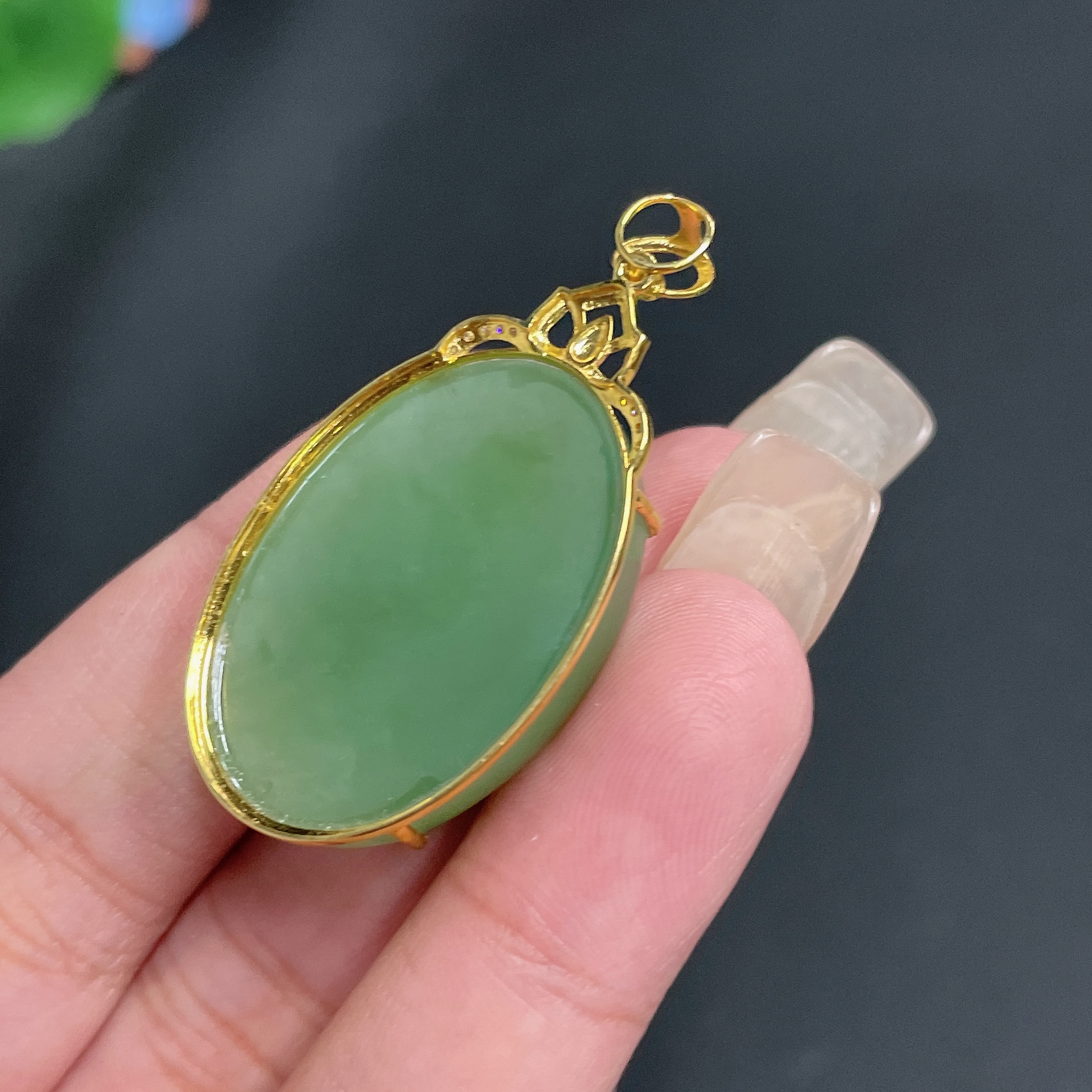 H23608744 Hetian Jade Cabochon Pendant with 18K Gold Setting, Total Weight Approx. 11.6g