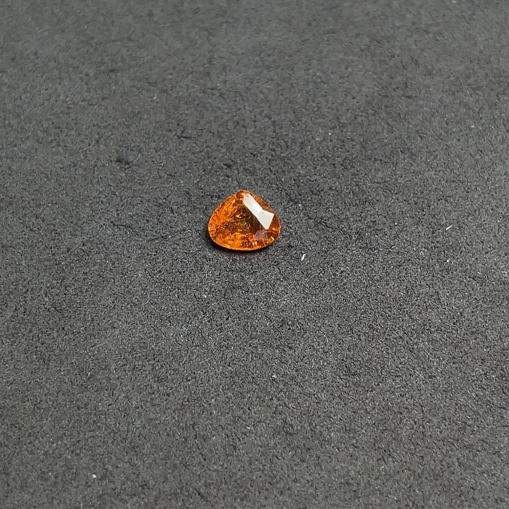 C33921511 Garnet loose stone, total weight about 1.42 carats