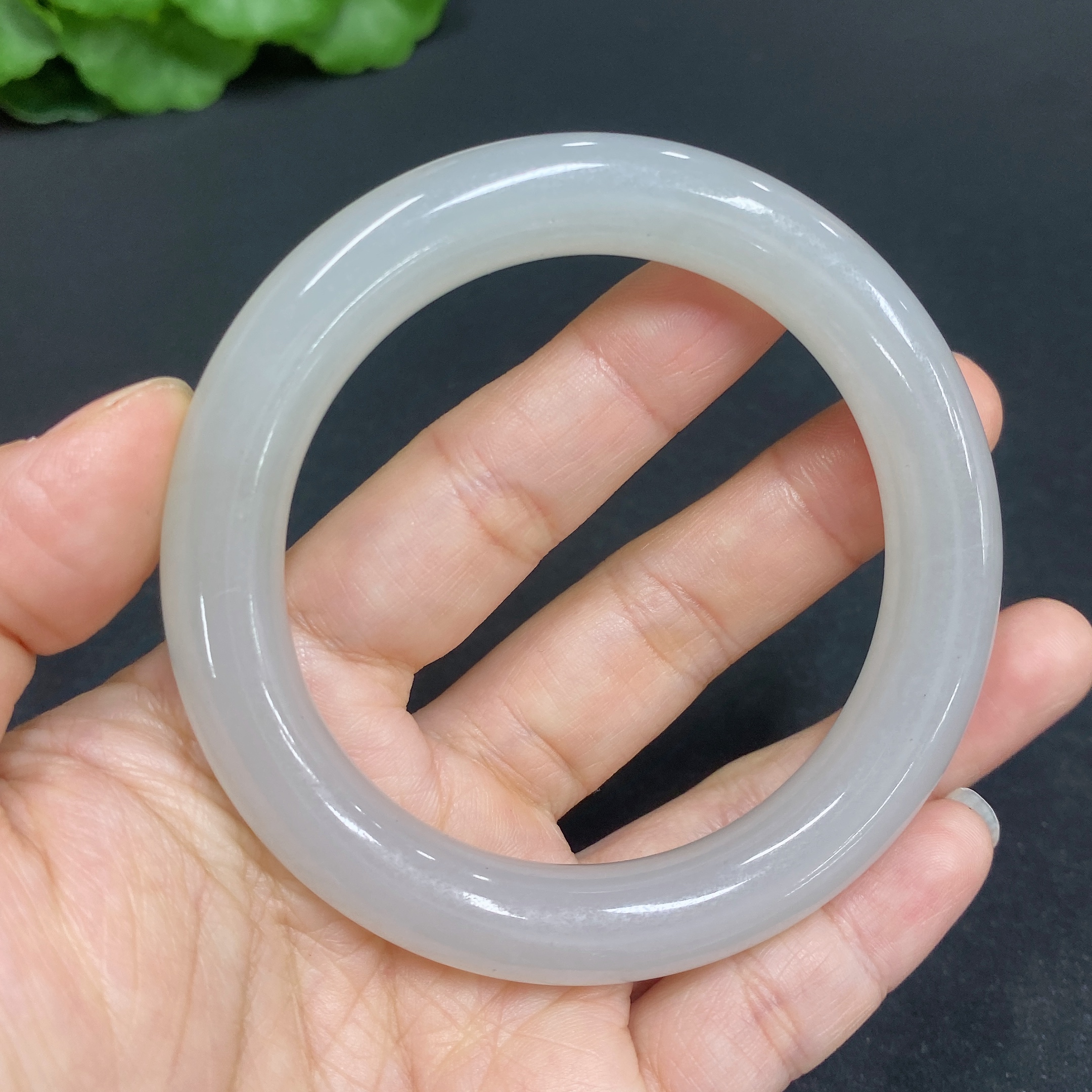 H32772002 Hetian Jade Round Bangle Size 55 Total Weight Approx. 53.4g