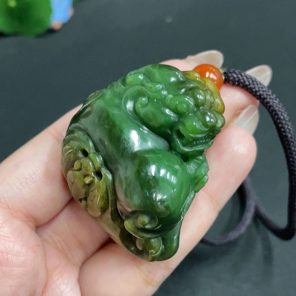 H28309141 Hetian Jade Handheld Carving - Auspicious Beast, Undetermined Skin Color Origin, Beads Not Hetian Jade, Total Weight Approx. 93.7g (incl. Cord)