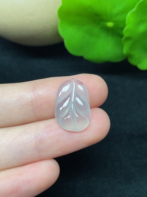 F45338403 翡翠叶子挂件 总重约1g