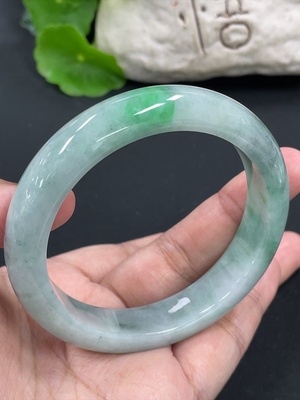 F42952860 翡翠正圈手镯 货品总重约59.05g 56.4圈口