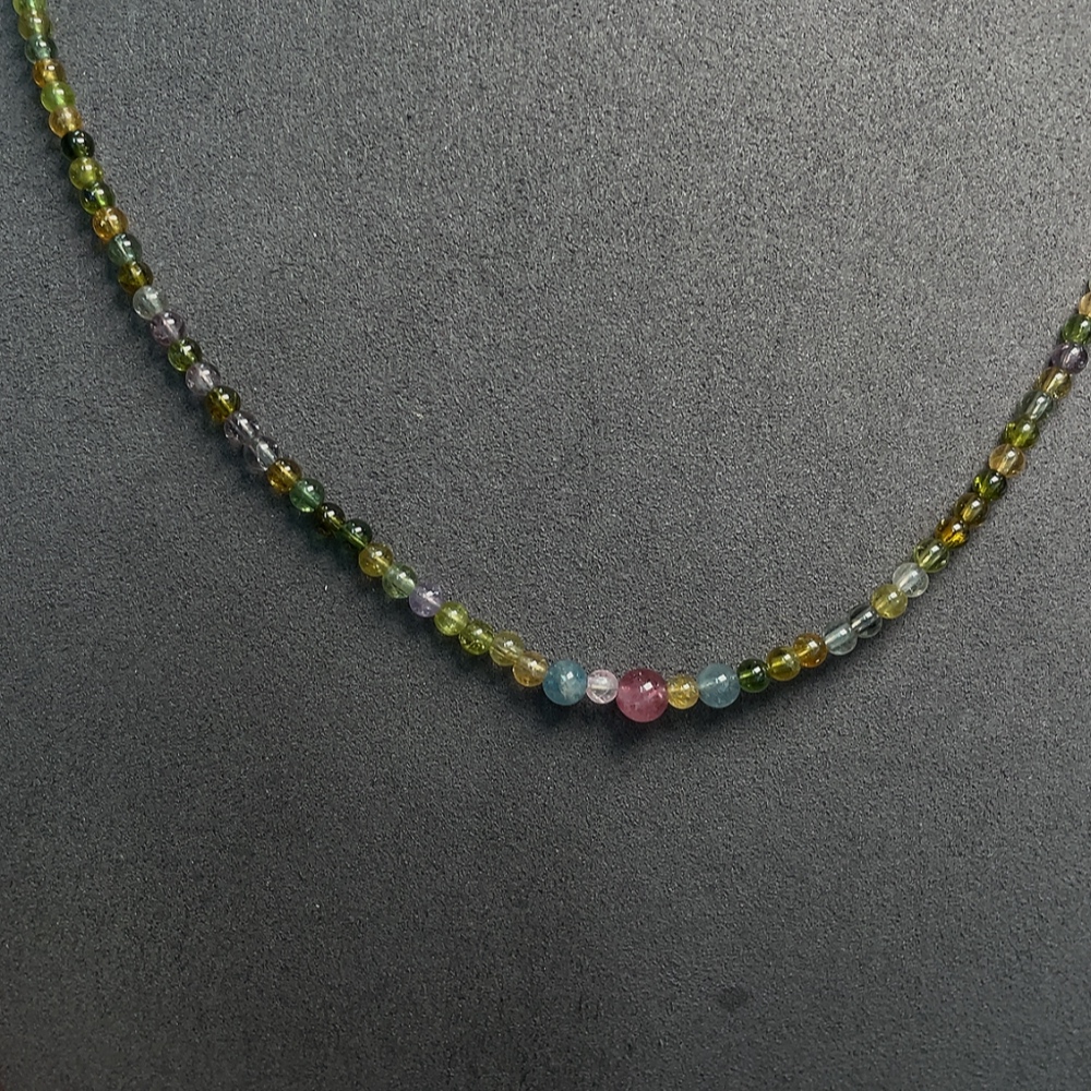 C32744743 Tourmaline bead necklace with other mineral components, visible organic matter, total weight approx. 8.50g, size 3-5.2mm, non-gold