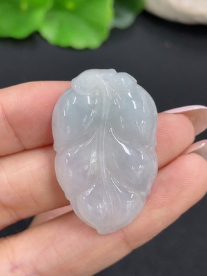 F42971284 翡翠挂件 叶子 货品总重约9.17g