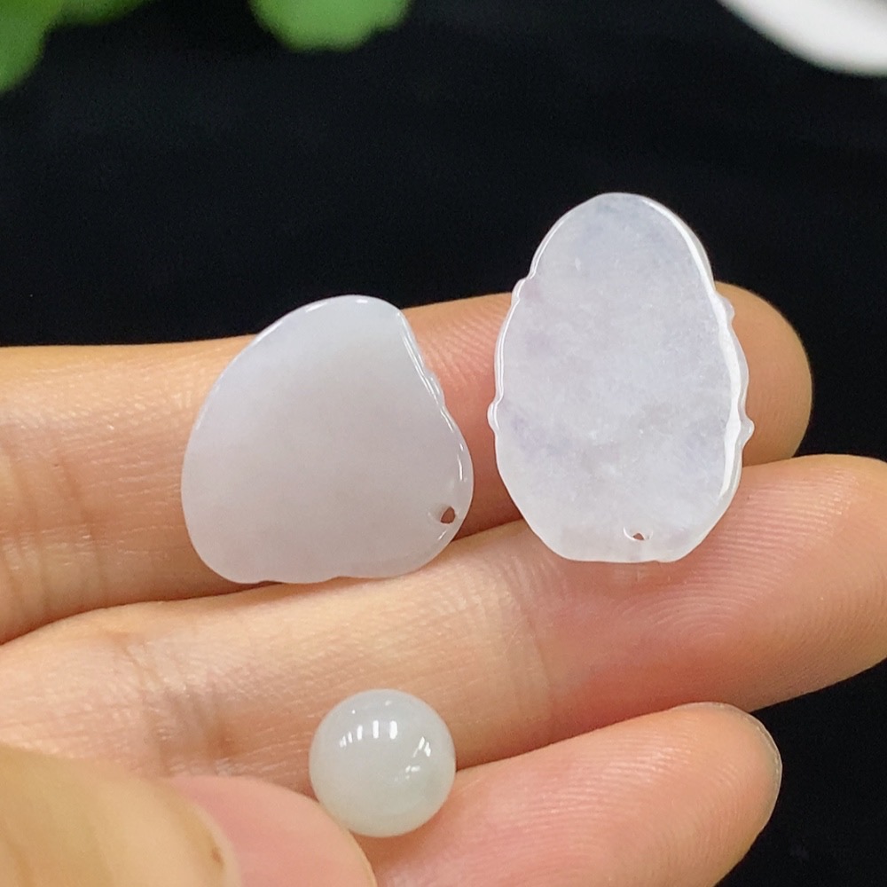 F33928313 Jadeite Pendant/Round Beads Sell as a Lot