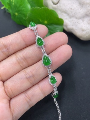 F46566758 翡翠镶嵌手链 18k 配镶钻石 货品总约重3.4g