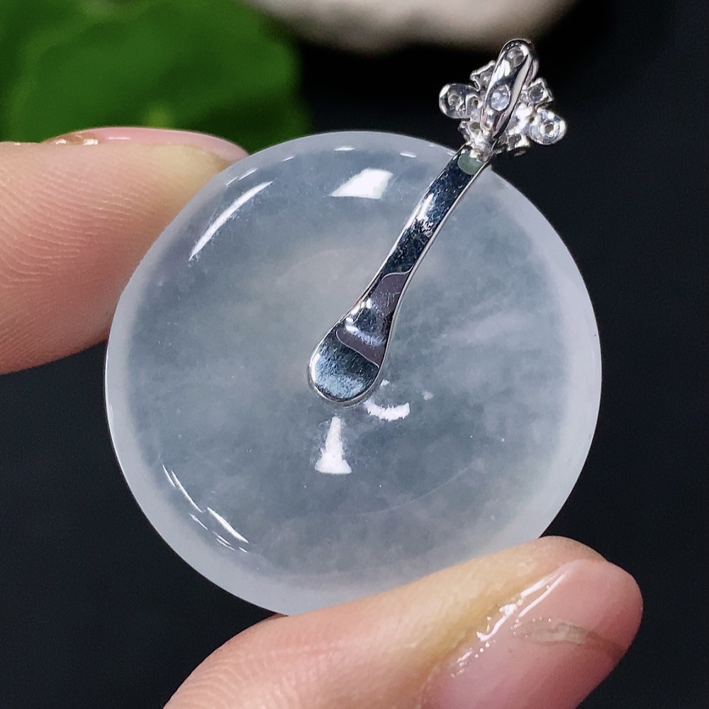 F29320346 Jadeite Pendant Peace Buckle with 18k Gold and Diamond Accents, Total Weight Approximately 8g