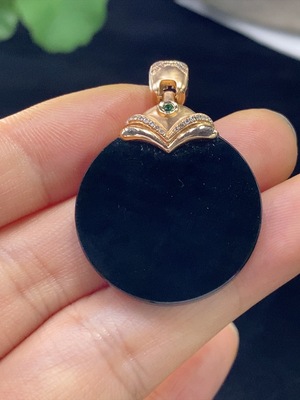 F31601127 Jadeite Plain Pendant with 18K Diamond Accents, Total Weight Approx. 7.16g