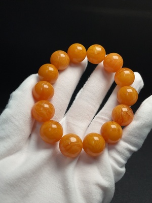 C34009947 Amber Beeswax Bracelet Total weight about 30.13g Size about 15.7mm Color origin undetermined