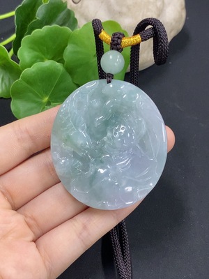 F39668838 翡翠荷叶鱼挂件 货品总重约58.04g