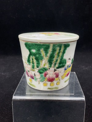 W30539581 Porcelain, intact, modern painted character lid jar, size as per physical item