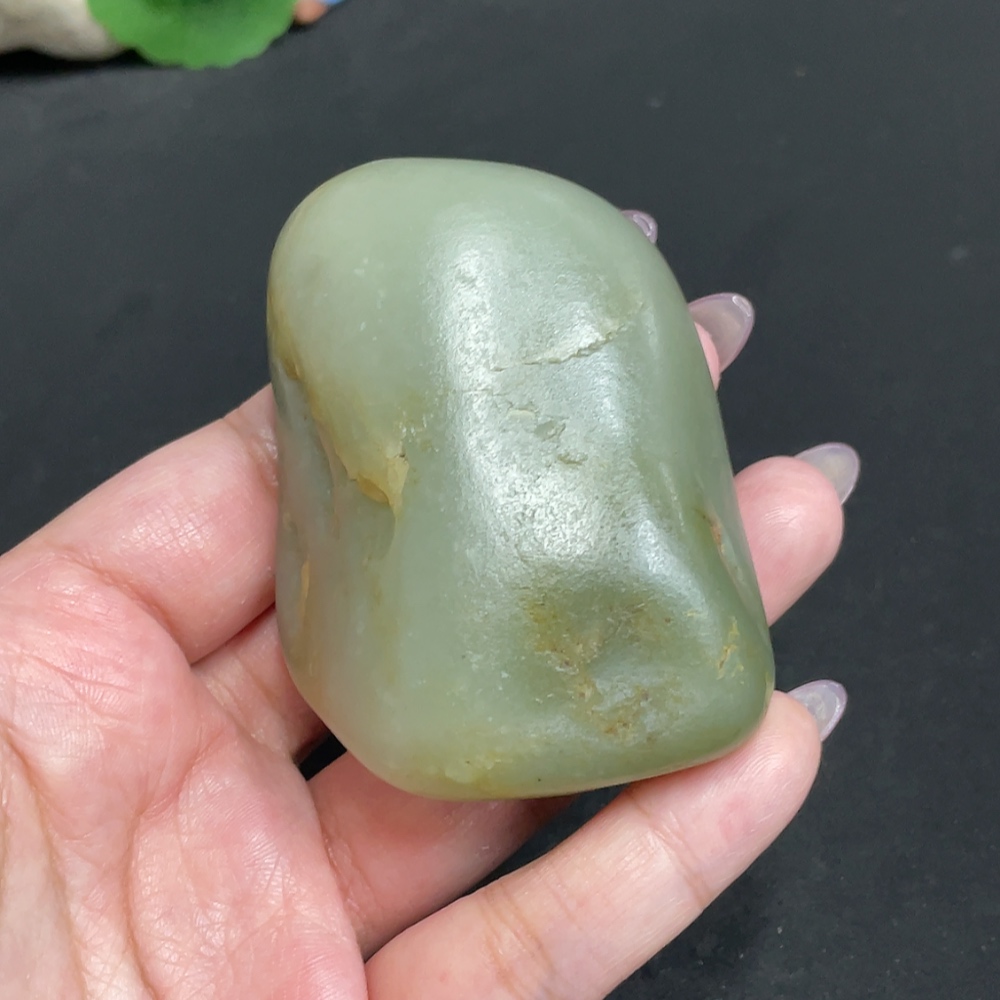 H33863294 Hetian Jade with other mineral components, undetermined skin color origin, total weight approx. 152.4g