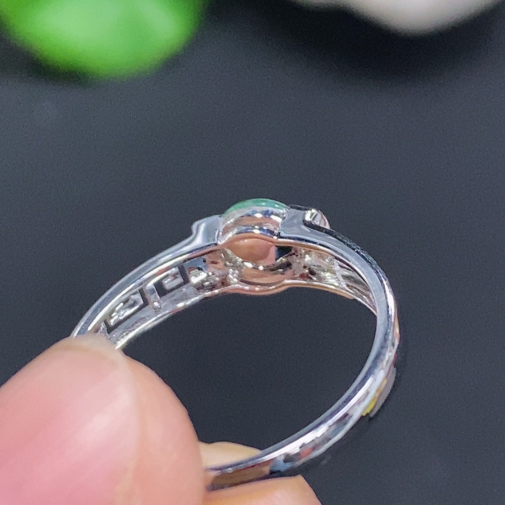 F26972734 Jadeite Cabochon Inlaid Ring 18K Gold Size 17 Total Weight Approx. 2.2g